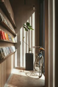 "Image représentant une sélection de romans de fiction, avec des couvertures colorées et variées, symbolisant différents genres littéraires."